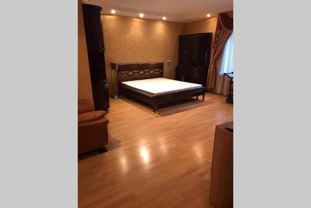 One Bedroom Kreschatik Str 4 Kiev Exteriör bild