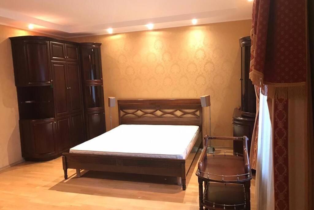 One Bedroom Kreschatik Str 4 Kiev Exteriör bild