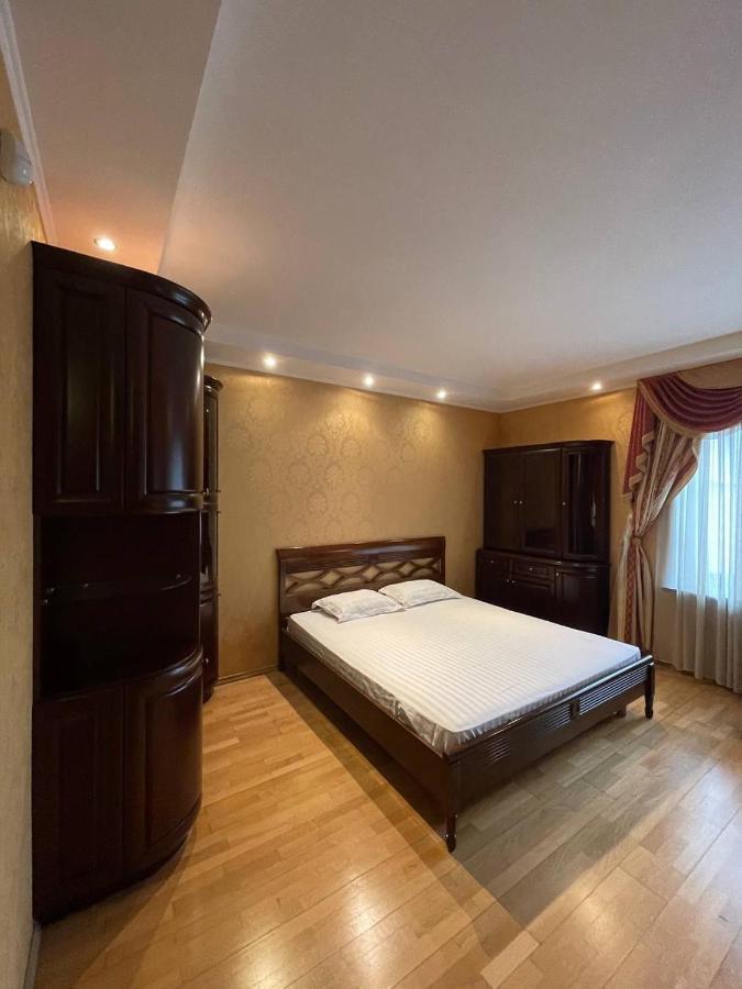 One Bedroom Kreschatik Str 4 Kiev Exteriör bild