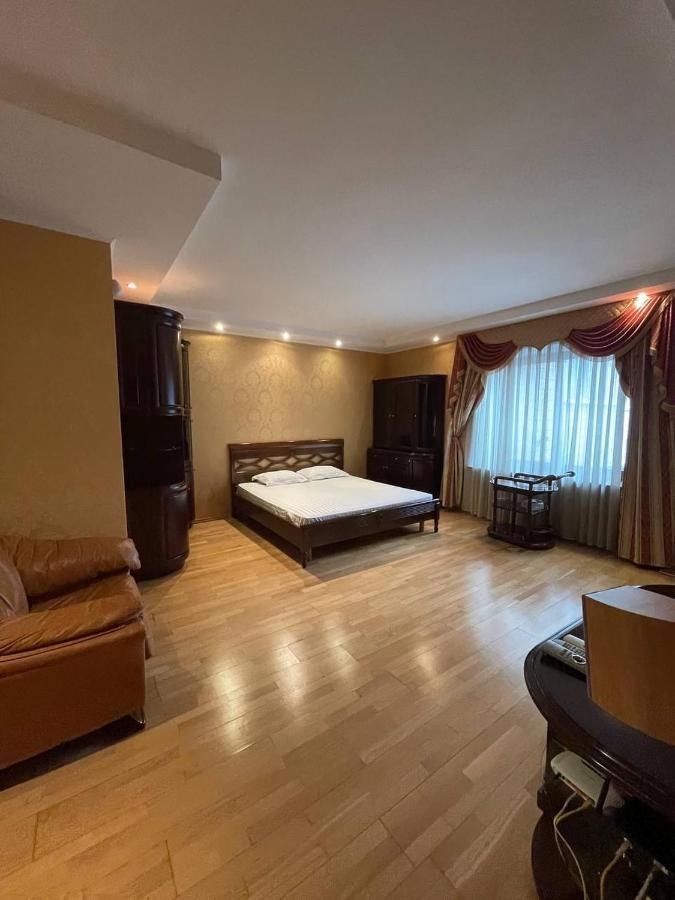One Bedroom Kreschatik Str 4 Kiev Exteriör bild