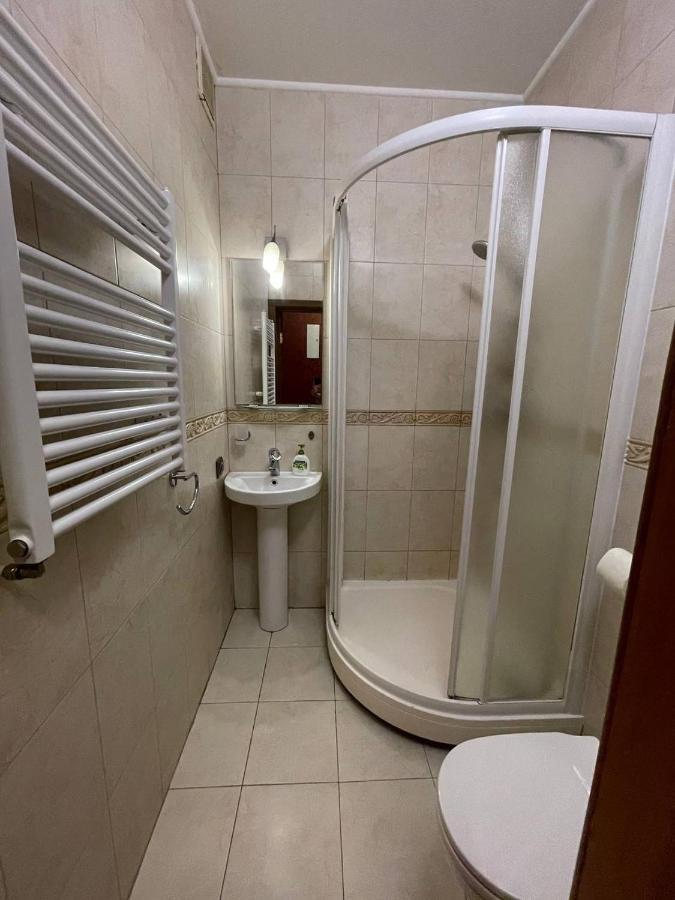 One Bedroom Kreschatik Str 4 Kiev Exteriör bild