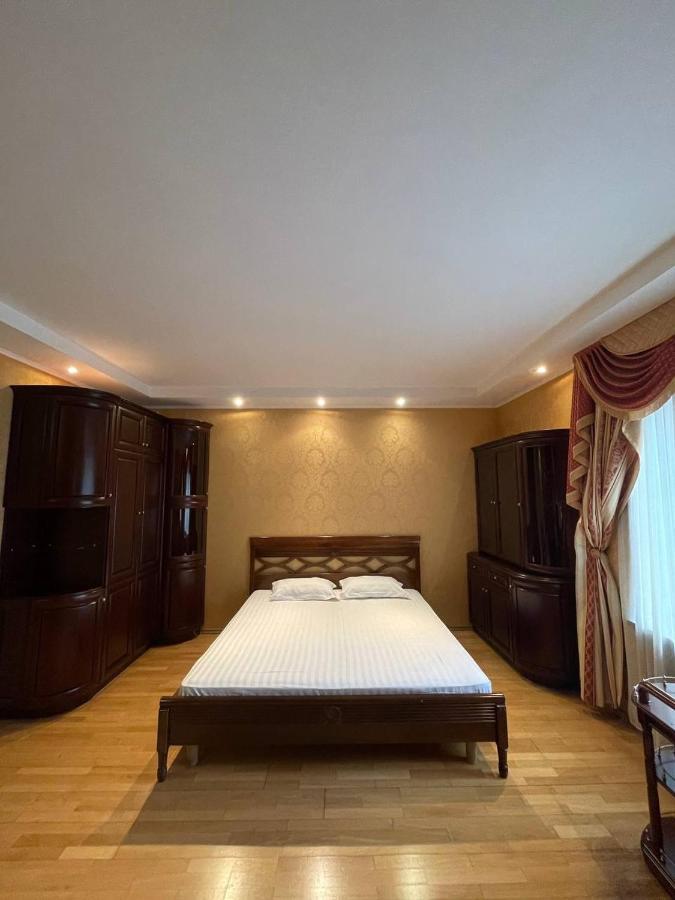 One Bedroom Kreschatik Str 4 Kiev Exteriör bild