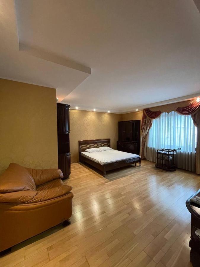 One Bedroom Kreschatik Str 4 Kiev Exteriör bild